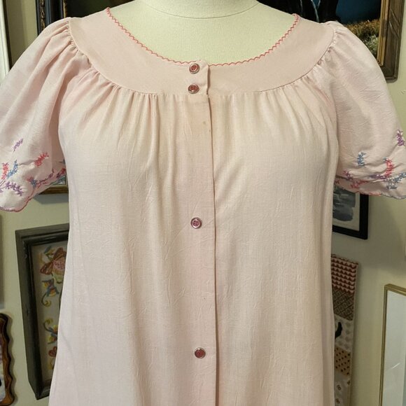 70s Vintage It's A Charm Pink Button-Down Robe With Embroidered Sleeves Size M - Picture 2 of 7